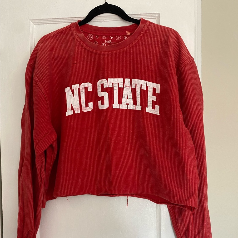 NC State cropped pullover
